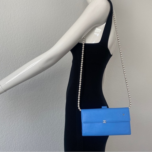 CHANEL Blue Camellia Wallet - Picture 3 of 15
